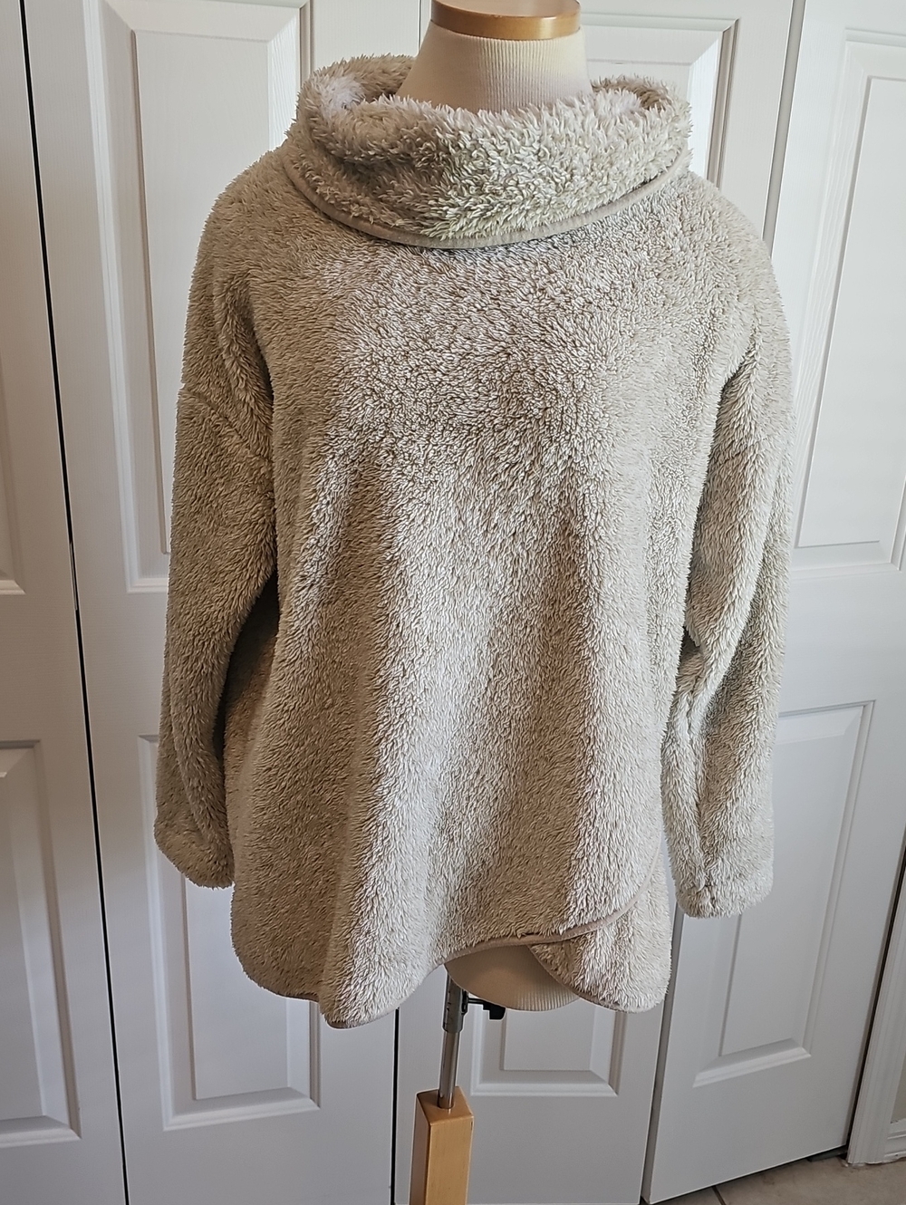 Soft Surroundings Cowl Neck Fleece Pullover Womens Size XL Beige Faux Fur Sherpa